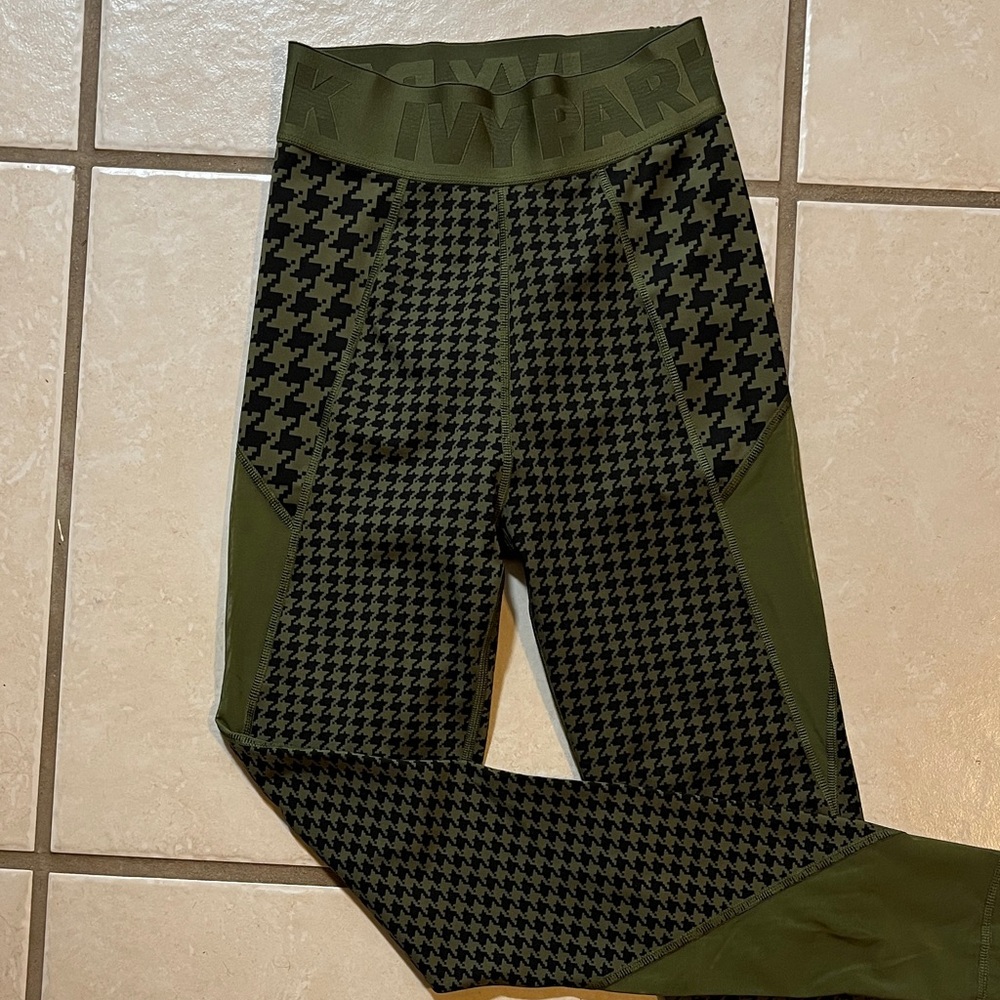 IVY PARK Olive Houndstooth Leggings